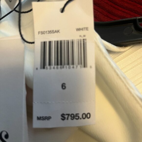 Aiifos Arianna Cutout Pleated Gown. Size 6 - Picture 11 of 11